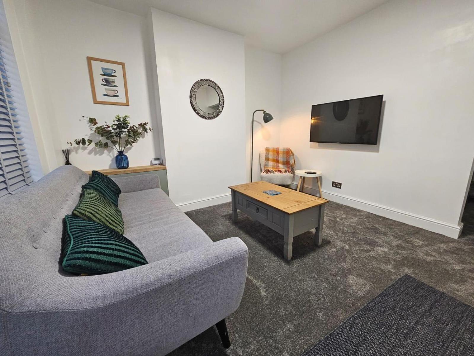 Casa vacanze Newly Renovated 2 Bed With Garden & Parking *